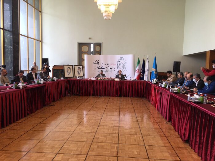 زنگ پاسداشت زبان فارسی، در مدارس کشور به صدا درمیآید/ اهدای ۴ نشان حماسه