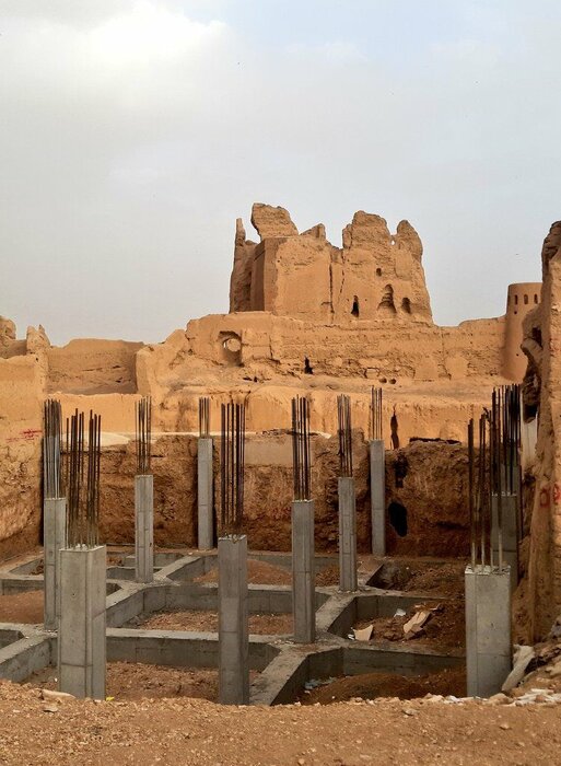 سازه بتنی در بافت تاریخی نارین قلعه نایین مجوز دارد