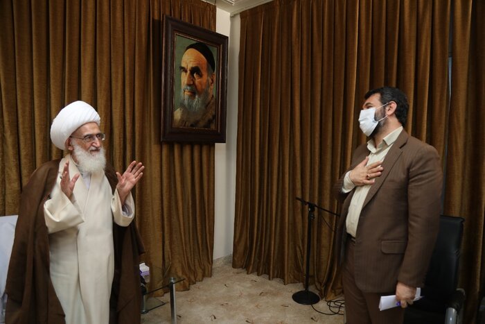آیتالله نوری همدانی: بهبود وضع معیشت وظیفه اول دولت باشد