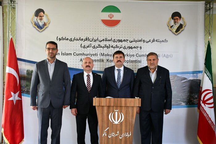 فرماندار ماکو: تردد کامیونها در مرز بازرگان روان سازی شود