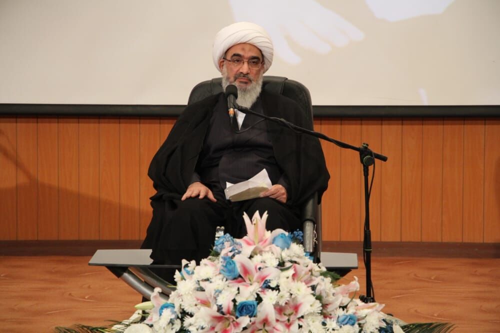 امام جمعه بوشهر: بیگانگان جایی در خلیج فارس ندارند امام جمعه بوشهر: بیگانگان جایی در خلیج فارس ندارند