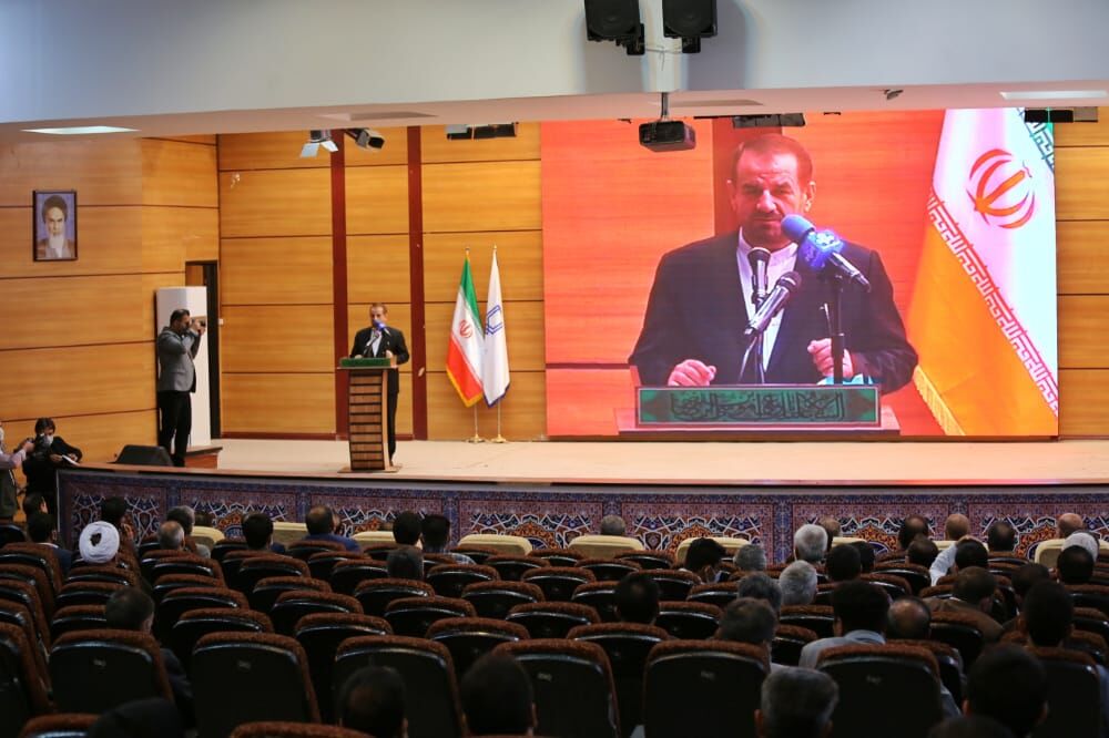 استاندار کهگیلویه و بویراحمد: تلاش جهادگرانه کادر درمان در دوران شیوع کرونا ستودنی است 