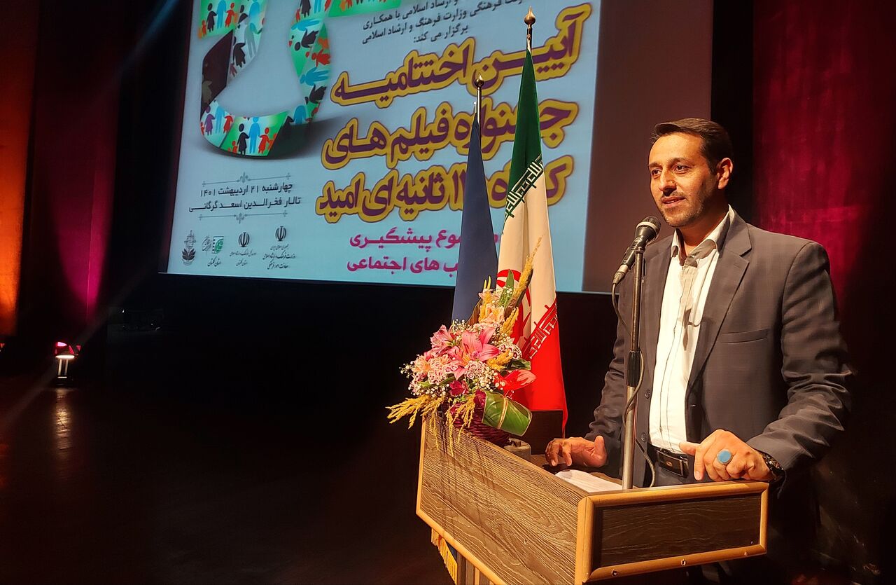 احیاگر خانواده و جامعه هنروهنرمند هستند