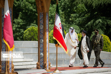 Qatar Emir accorded official reception in Iran