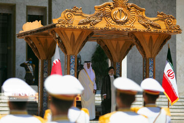 Qatar Emir accorded official reception in Iran