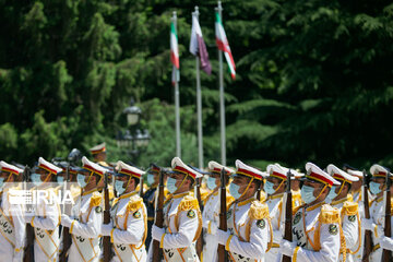 Qatar Emir accorded official reception in Iran