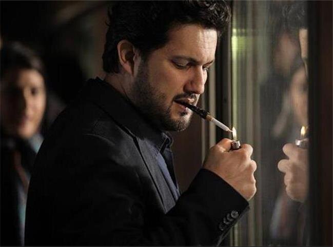 ژست سیگار؛ برای هیچ/ هر پُک سیگار به من انرژی میدهد