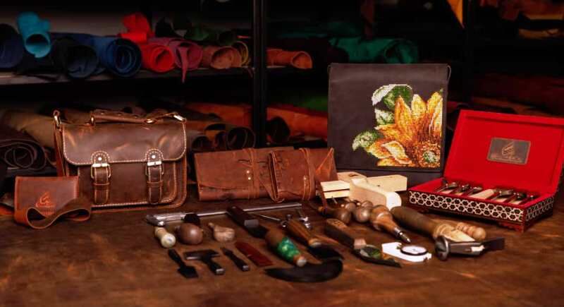 زوج هنرمند اهل تربتحیدریه محصولات خود را به اروپا و آمریکا صادر میکنند زوج هنرمند اهل تربتحیدریه محصولات خود را به اروپا و آمریکا صادر میکنند