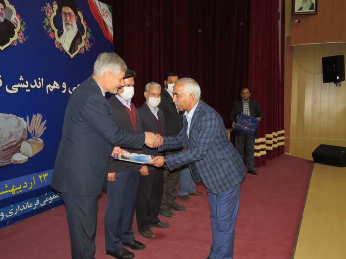 فرماندار: عرضه نان لواش در مراغه به زودی به شرایط عادی بر میگردد