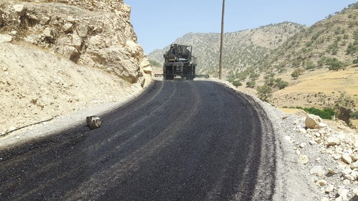 عملیات آسفالت ۱۰۰ هزار مترمربع از معابر روستایی باشت آغاز شد