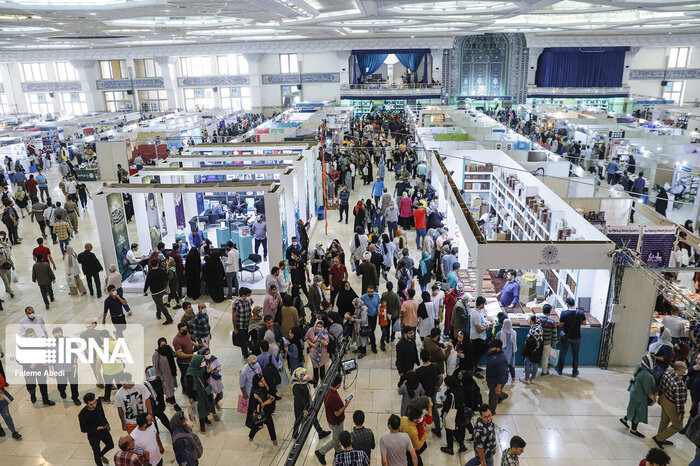 نخستین خروجی تخلفات ناشران اعلام میشود/ قیمتگذاری کتاب دستوری نیست