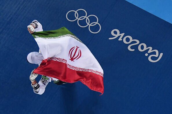 سه امتیاز استقلال از جنوب و دست خالی پرسپولیس از کرمان، رنگ جام را آبی کرد