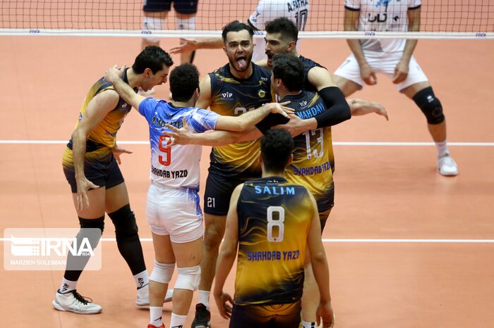 سه امتیاز استقلال از جنوب و دست خالی پرسپولیس از کرمان، رنگ جام را آبی کرد