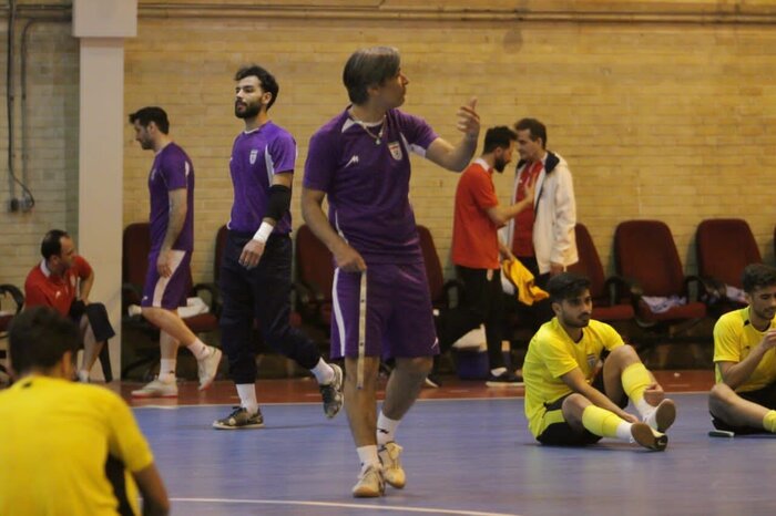 سه امتیاز استقلال از جنوب و دست خالی پرسپولیس از کرمان، رنگ جام را آبی کرد