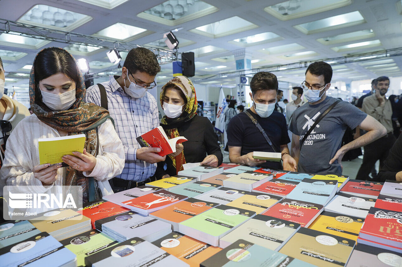 نمایشگاه 33: اطلاعرسانی سلیقهای درباره کتاب ناشران