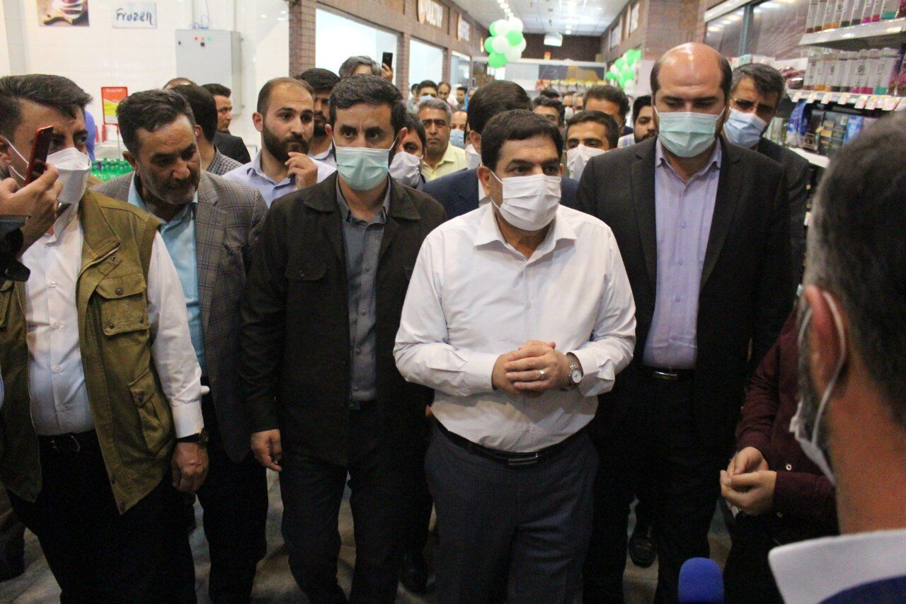 بازدید معاون اول رئیس جمهور از میدان میوه و تره بار اسلامشهر/ دستور برای تامین روغن  بازدید معاون اول رئیس جمهور از میدان میوه و تره بار اسلامشهر/ دستور برای تامین روغن