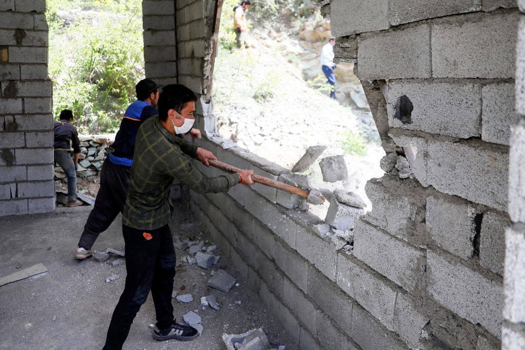 ویلای غیرقانونی در منطقه صعبالعبور رودخانه آهار رودبار قصران تخریب شد