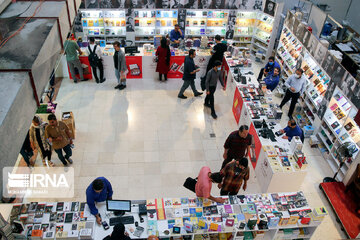 Le 33e Salon international du livre de Téhéran ; la quatrième journée