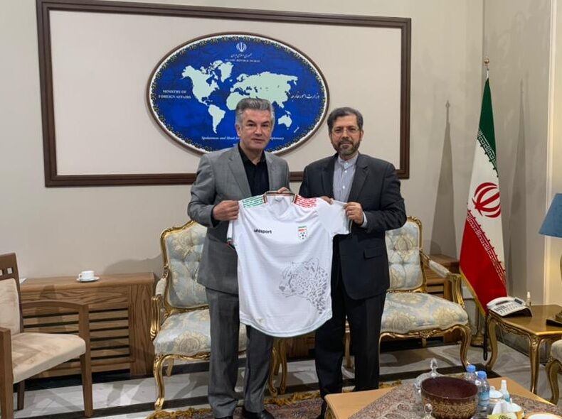 خطیب‌زاده: وزارت امور خارجه با تمام ظرفیت در کنار فدراسیون فوتبال است