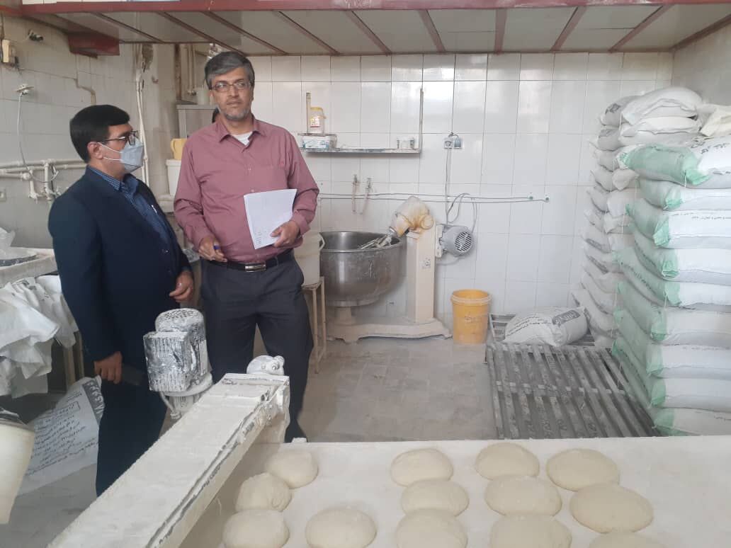 نانوایی بربری در قم به جرم احتکار آرد پلمب شد