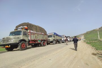 ۷۵۰ خودرو حامل تجهیزات ایستگاه های صلواتی از مرز مهران وارد عراق شد