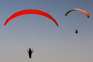 Iran : compétitions nationales de parapente au nord-est