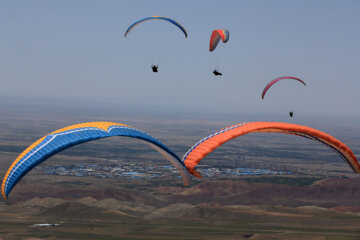 Iran : compétitions nationales de parapente au nord-est