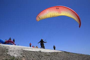 Iran : compétitions nationales de parapente au nord-est