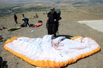 Iran : compétitions nationales de parapente au nord-est