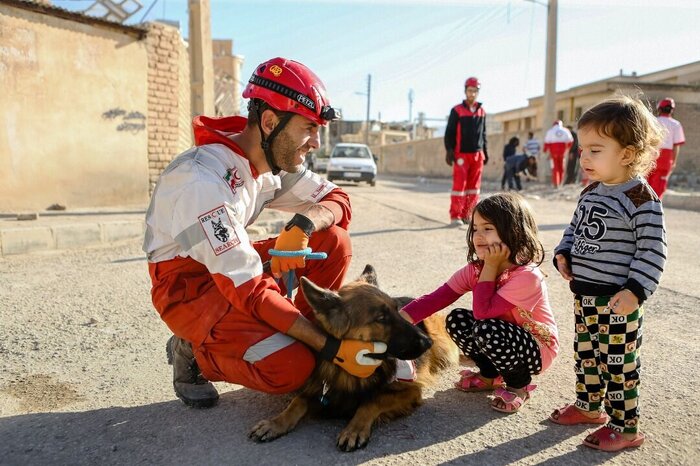 برگزاری دورههای بینالمللی برای سرمربیان و سگهای زنده یاب هلال احمر