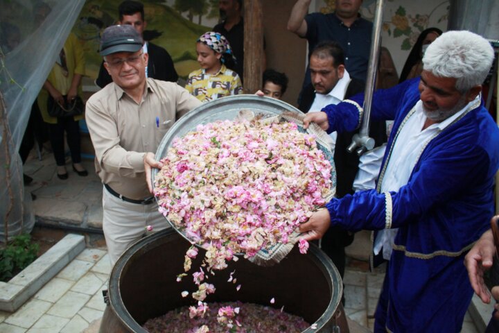 اولین جشنواره گلاب‌گیری در سمنان