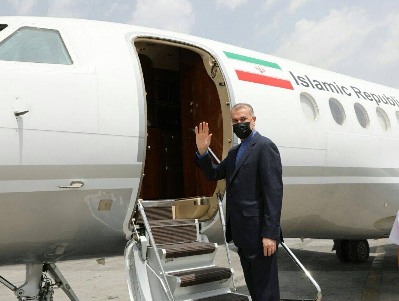 Amir Abdolahian parte de Teherán rumbo a Abu Dabi para participar en el funeral del difunto presidente de EAU 