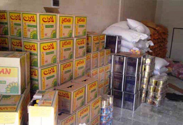 کشف بیش از ۵ تن مواد غذایی احتکار شده در ششده و قره بلاغ فسا  کشف بیش از ۵ تن مواد غذایی احتکار شده در ششده و قره بلاغ فسا