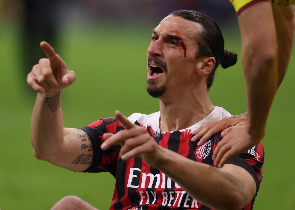 زلاتان با دست خالی شیشه اتوبوس میلان را شکست + فیلم