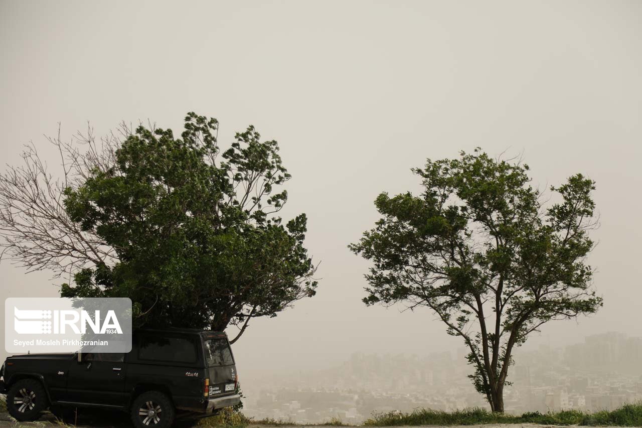 گرد و غبار تا پنجشنبه هفته جاری بر فضای استان بوشهر حاکم است 

