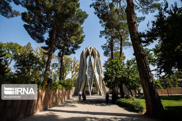 Le tombeau de Khayyam à Neyshabour