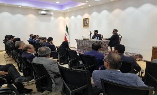 Iranian delegation holds meetings, signs several agreements in Oman