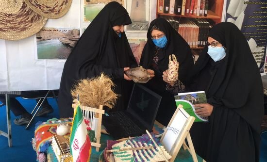 غرفه روستای دوستدار کتاب چهارروستایی گناوه در نمایشگاه بین المللی استقبال گسترده شد