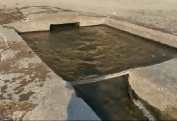 آنچه از دل قنات مسدودشده بم بیرون زد آنچه از دل قنات مسدودشده بم بیرون زد