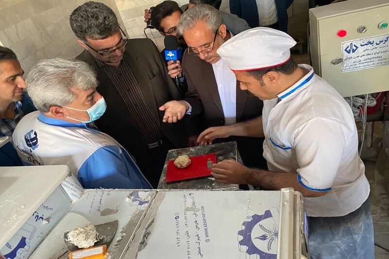 کیفیت نان، دغدغه مردم و مسئولان قروه کیفیت نان، دغدغه مردم و مسئولان قروه