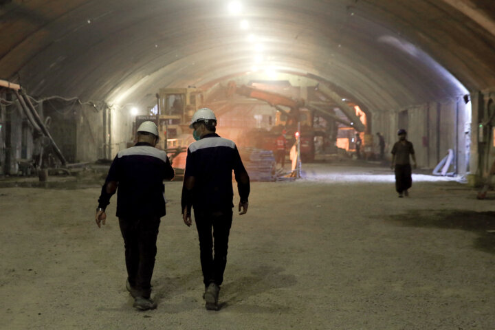 قرارداد تکمیل کمربند حمل و نقل ریلی غرب به شرق تهران منعقد شد/ساخت ۳۵ ایستگاه مترو