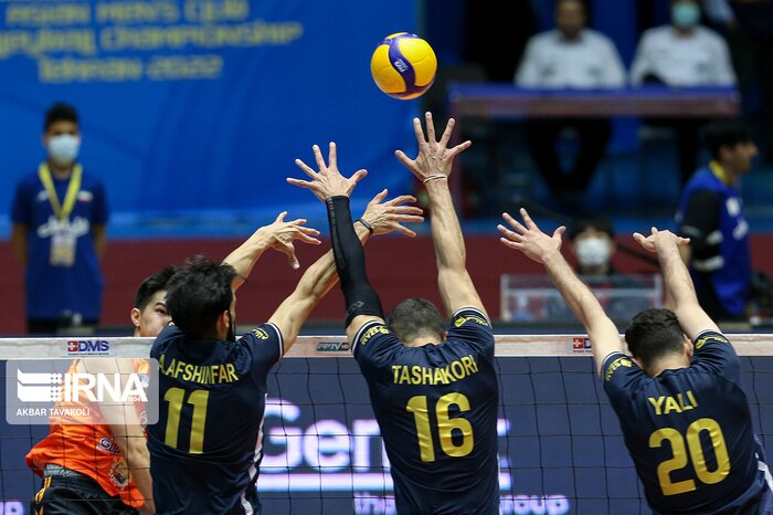 دیدار تراکتور و پرسپولیس نیمه تمام ماند / نمایش قهرمان جذاب نبود 4