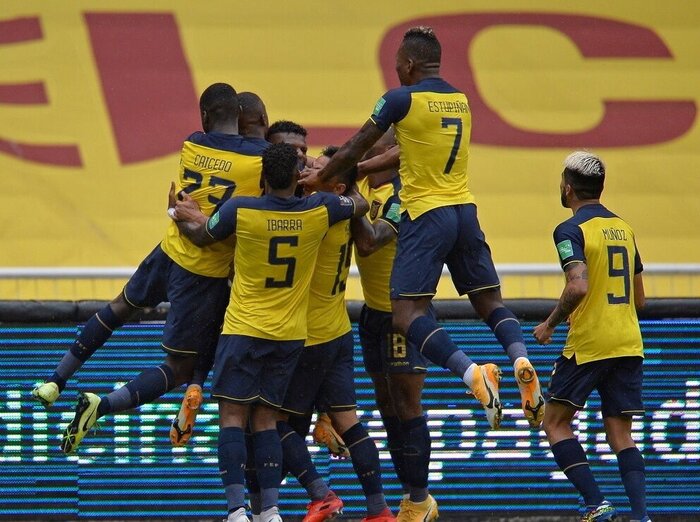 دیدار تراکتور و پرسپولیس نیمه تمام ماند / نمایش قهرمان جذاب نبود 7