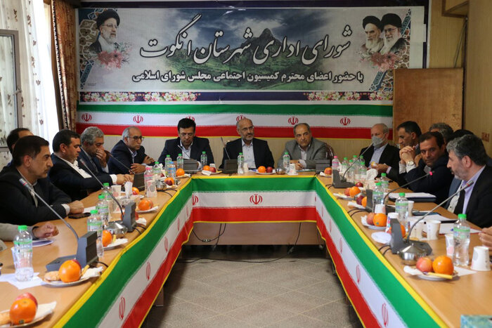 ناعدالتی در توزیع اعتبارات و ثروت، موجب عقب ماندگی گرمی شده است