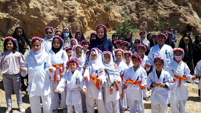 جشنواره گلابگیری و نذر گلاب در کلاتهرودبار دامغان در اولین گام