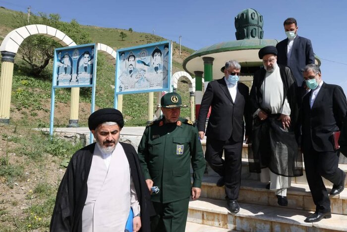 ثبت قاب زیبایی مهمان نوازی مردم آذربایجانغربی و شنیدن بیواسطه مشکلات مردم توسط رییس دولت مردمی+ فیلم