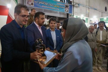 بازدید استاندار از دومین نمایشگاه معرفی توانمندی‌های صنایع کوچک کردستان