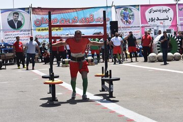 مسابقات قويترين مردان ایران   در بهاباد برگزار شد