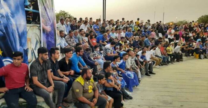 طرفداران استقلال در گناوه جشن قهرمانی برپا کردند