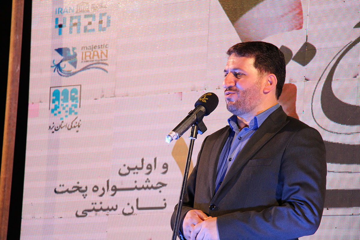 استاندار یزد: برگزاری نمایشگاه‌های صنایع دستی، موجب رونق اقتصادی و توسعه بازار است